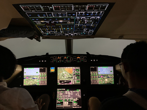 Flight deck of Falcon 7X