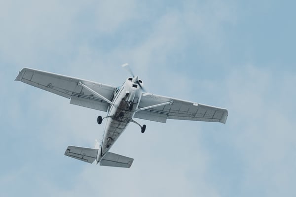 Cessna 172 on short final