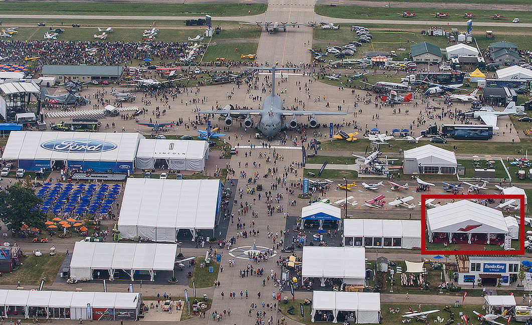 Oshkosh2-Wikimedia-Commons_redbird-tent